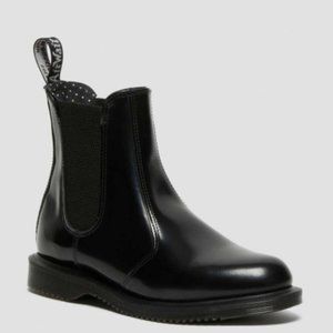 FLORA WOMEN'S SMOOTH LEATHER CHELSEA BOOTS